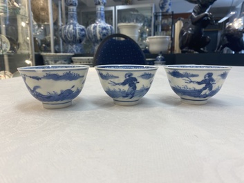 A set of 11 Chinese blue and white 'rabbit hunt' cups and saucers, Qianlong mark, 19th C.