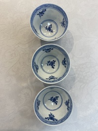 A set of 11 Chinese blue and white 'rabbit hunt' cups and saucers, Qianlong mark, 19th C.