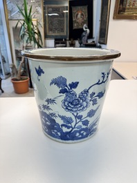 A Chinese blue and white jardini&egrave;re with floral design, Qianlong