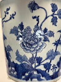 A Chinese blue and white jardini&egrave;re with floral design, Qianlong