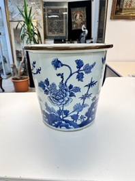 A Chinese blue and white jardini&egrave;re with floral design, Qianlong