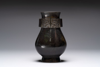 A fine Chinese archaistic bronze 'Touhu' vase with Taotie design, 17/18th C.