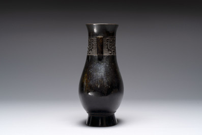 A fine Chinese archaistic bronze 'Touhu' vase with Taotie design, 17/18th C.