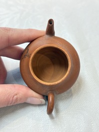 A small Chinese Yixing stoneware covered teapot and two Swatow Yixing-style covered teapots, Yixing Hui Mengchen 宜興惠孟臣製 and Shunji 順記 marks, 19/20th C.