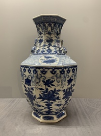 A pair of Chinese blue and white octagonal vases with floral design, 19th C.