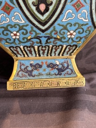 A Chinese archaistic cloisonn&eacute; square vase, Qianlong and Ren mark, 19/20th C.