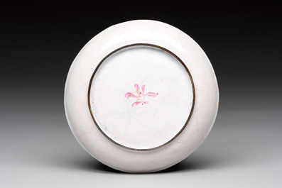 A Chinese Canton saucer, a cup and a covered box, 18th C.