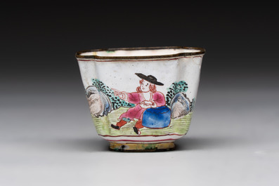 A Chinese Canton saucer, a cup and a covered box, 18th C.