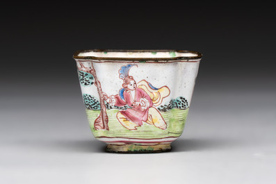 A Chinese Canton saucer, a cup and a covered box, 18th C.
