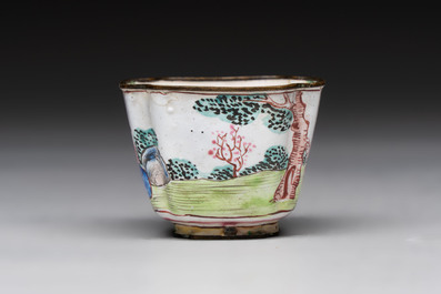 A Chinese Canton saucer, a cup and a covered box, 18th C.