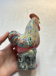 * A pair of Chinese famille rose models of roosters, 18/19th C.