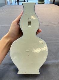 A pair of Chinese famille rose blue-ground wall pocket vases with floral design, Jing Shun Tang 經筍堂 mark, 19th C.