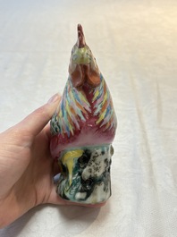 * A pair of Chinese famille rose models of roosters, 18/19th C.