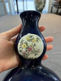 A pair of Chinese famille rose blue-ground wall pocket vases with floral design, Jing Shun Tang 經筍堂 mark, 19th C.