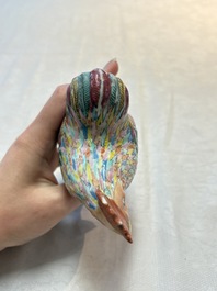 * A pair of Chinese famille rose models of roosters, 18/19th C.