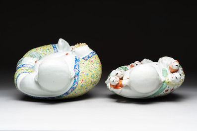 Three Chinese famille rose Milefo Buddhas, Zhu Mao Ji 朱茂記造 marks, 20th C.