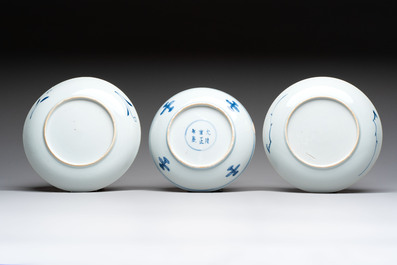 15 Chinese blue and white plates with floral and 'shou 壽' design, Yongzheng mark, 18th C.