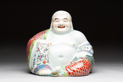 Three Chinese famille rose Milefo Buddhas, Zhu Mao Ji 朱茂記造 marks, 20th C.