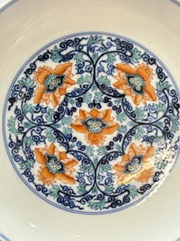 A Chinese doucai plate with floral scroll design, Tongzhi mark, 19/20th C.