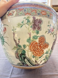 A Chinese famille rose 'mandarin ducks in a lotus pond' scroll pot, 19th C.