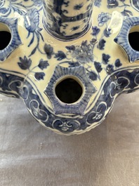 A Chinese blue and white tulip vase with floral design, 19th C.