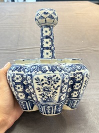 A Chinese blue and white tulip vase with floral design, 19th C.