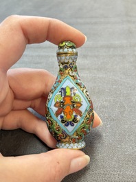 Six various Chinese snuff bottles, 19/20th C.