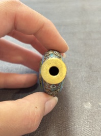 Six various Chinese snuff bottles, 19/20th C.