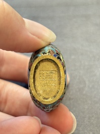 Six various Chinese snuff bottles, 19/20th C.