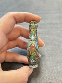 Six various Chinese snuff bottles, 19/20th C.