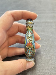 Six various Chinese snuff bottles, 19/20th C.