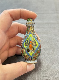 Six various Chinese snuff bottles, 19/20th C.