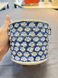 A Chinese Dehua blue and white vase, two containers and a 'prunus on cracked ice' vase, Kangxi mark, 18/19th C.