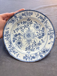 15 Chinese blue and white plates with floral and 'shou 壽' design, Yongzheng mark, 18th C.