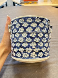 A Chinese Dehua blue and white vase, two containers and a 'prunus on cracked ice' vase, Kangxi mark, 18/19th C.