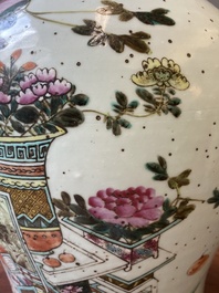 A Chinese qianjiang cai 'antiquities' covered vase and a basin with figural design, signed Yu Yicheng 俞意誠 and Xu Shanqin 徐善琴, 19th C., one dated 1893