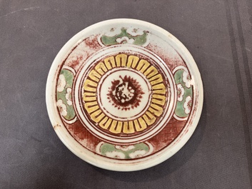 A varied collection of 15 Chinese famille rose and verte wares, 19/20th C.