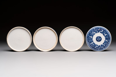 A Chinese blue and white Wang-Bu-style go stones or Yunzi 雲子 box, a four-tier stacking box and a covered jar, 19th C.