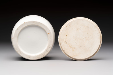 A Chinese blue and white Wang-Bu-style go stones or Yunzi 雲子 box, a four-tier stacking box and a covered jar, 19th C.