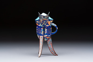 A Chinese Canton enamel tripod ritual wine vessel with bats and 'Shou' design, 'Jue 爵', 19th C.