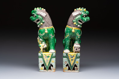 A pair of Chinese sancai-glazed Buddhist lions, 19/20th C.