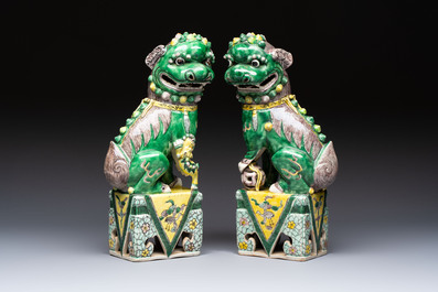 A pair of Chinese sancai-glazed Buddhist lions, 19/20th C.