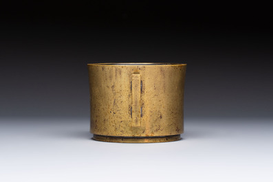 A Chinese bronze censer with 'Ji' handles, Xuande mark, 17/18th C.