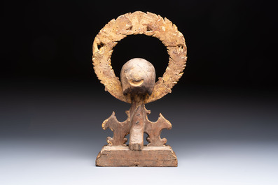 An Italian 'Memento Mori' wooden funerary palm holder with a plaster skull, 19th C.