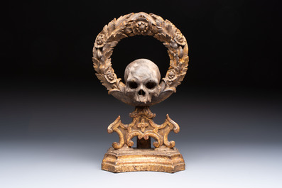An Italian 'Memento Mori' wooden funerary palm holder with a plaster skull, 19th C.