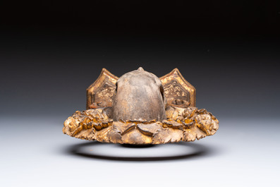 An Italian 'Memento Mori' wooden funerary palm holder with a plaster skull, 19th C.