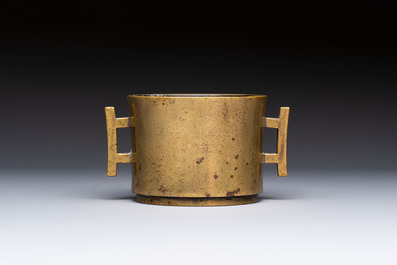 A Chinese bronze censer with 'Ji' handles, Xuande mark, 17/18th C.
