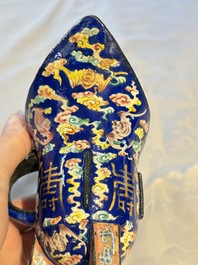 A Chinese Canton enamel tripod ritual wine vessel with bats and 'Shou' design, 'Jue 爵', 19th C.