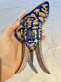 A Chinese Canton enamel tripod ritual wine vessel with bats and 'Shou' design, 'Jue 爵', 19th C.