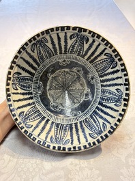 A large Chinese blue and white 'Lotus' bowl, Song Yu 松玉 mark, Anyuan Bantiantang kiln, 17th C.